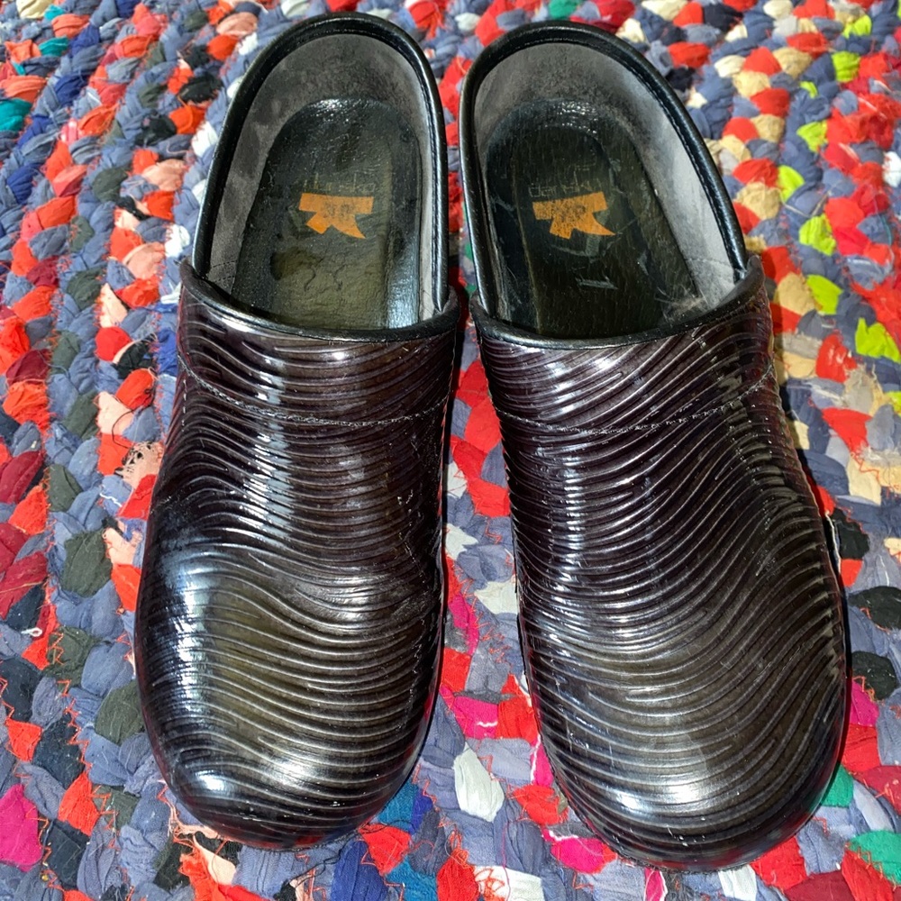 Dansko black shiny striped shoes 39 worn in with minor issues